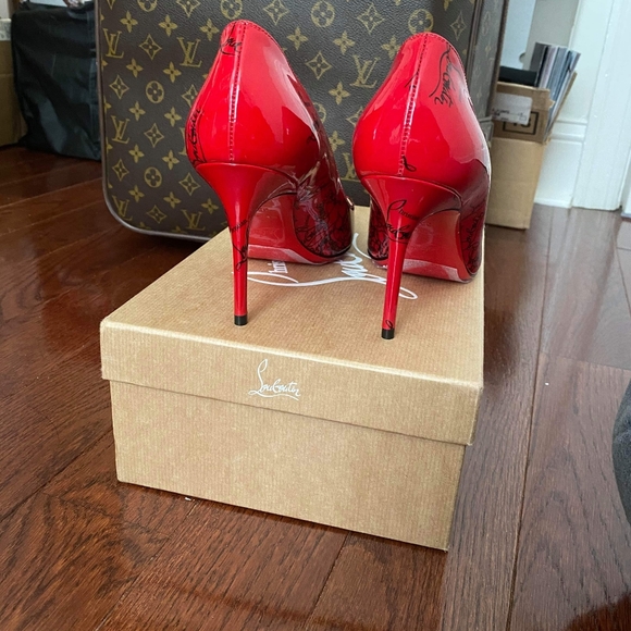 Shoes - Picture 4 of 6